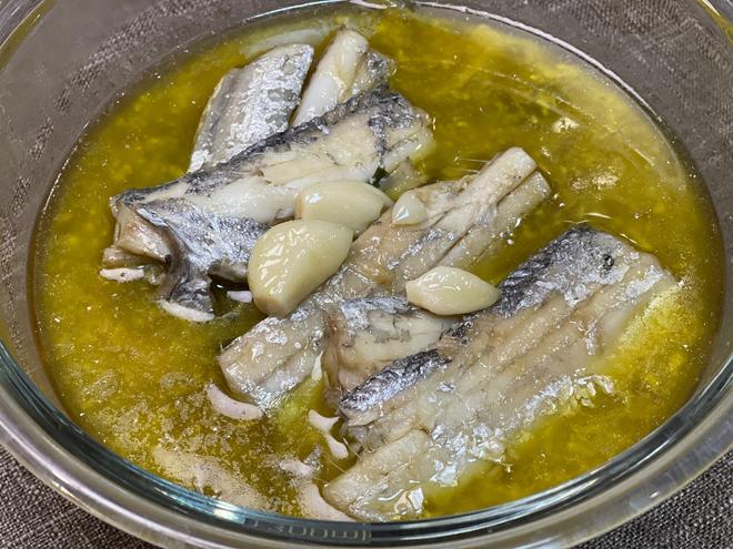 开鱼季不可错过的嫩滑蒜子油焖带鱼的做法