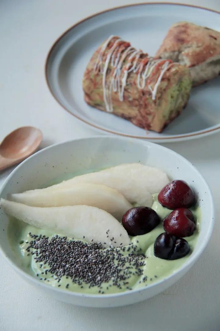 牛油果啤梨奇亚籽奶昔-SURE复古破壁机