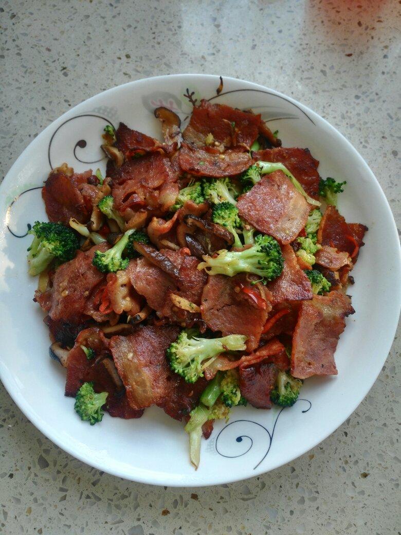 西兰花香菇炒培根