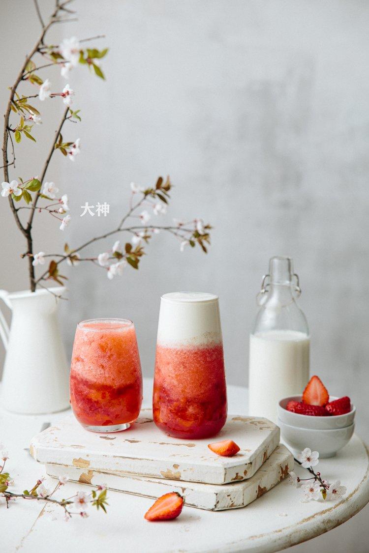 草莓海盐奶盖茶