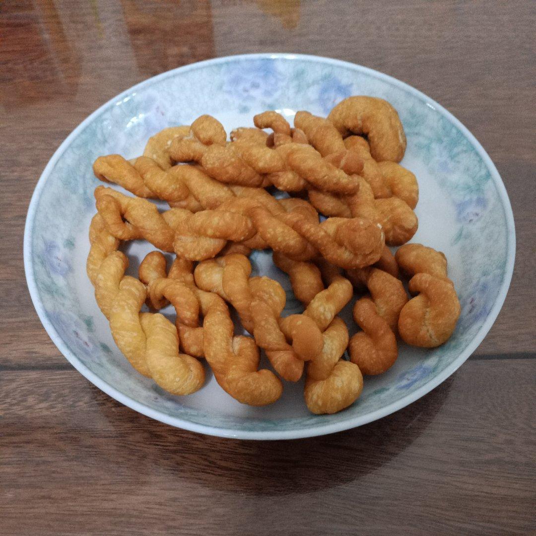 酥脆小麻花做法