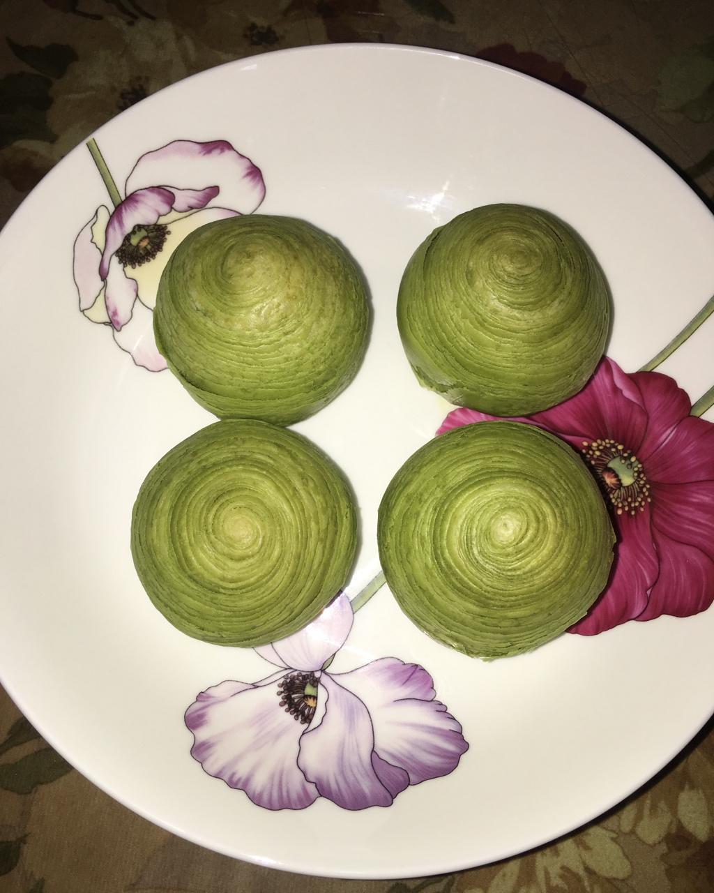 千层彩色蛋黄酥