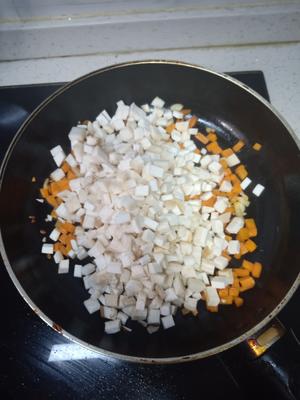 杏鲍菇胡萝卜炒鸡胸肉的做法 步骤5