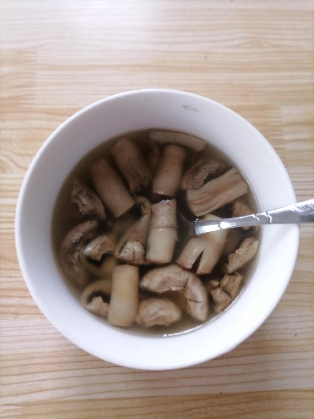 鲜掉眉毛口蘑汤