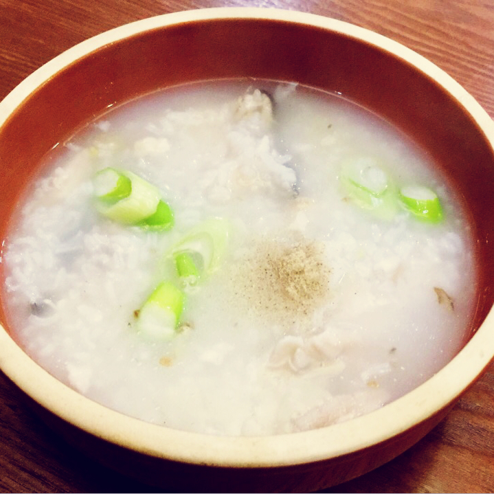 咸三文鱼骨白菜粥