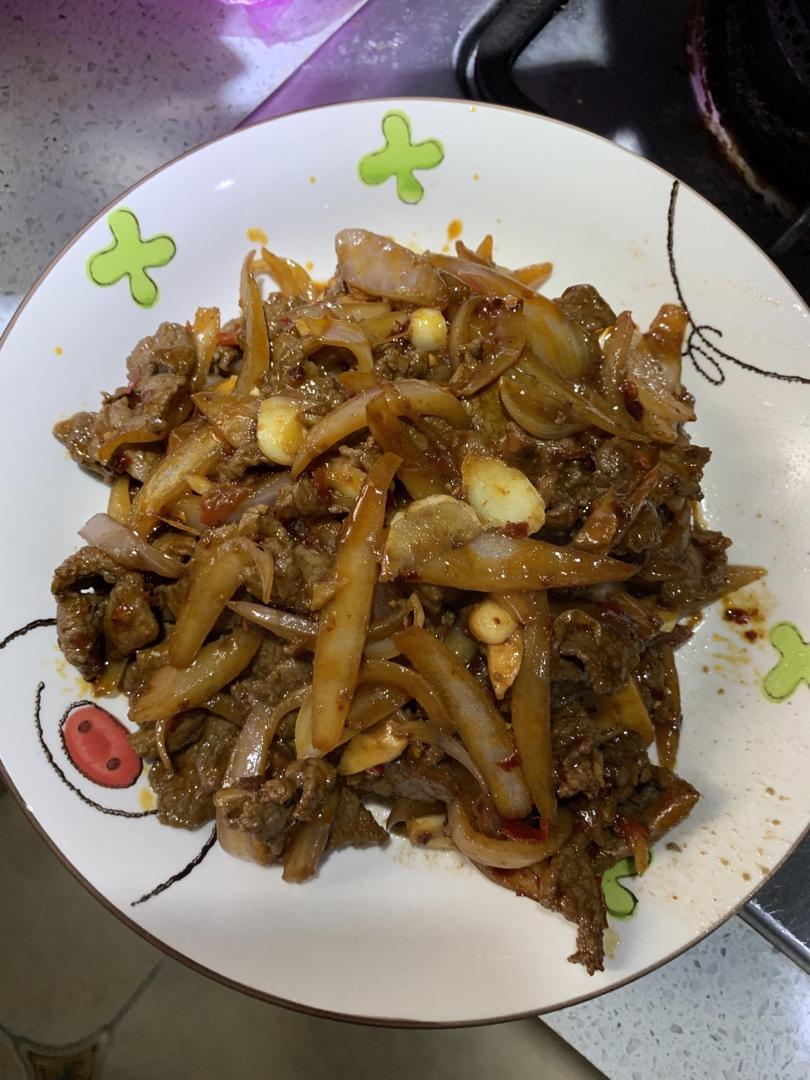 洋葱爆孜然牛肉