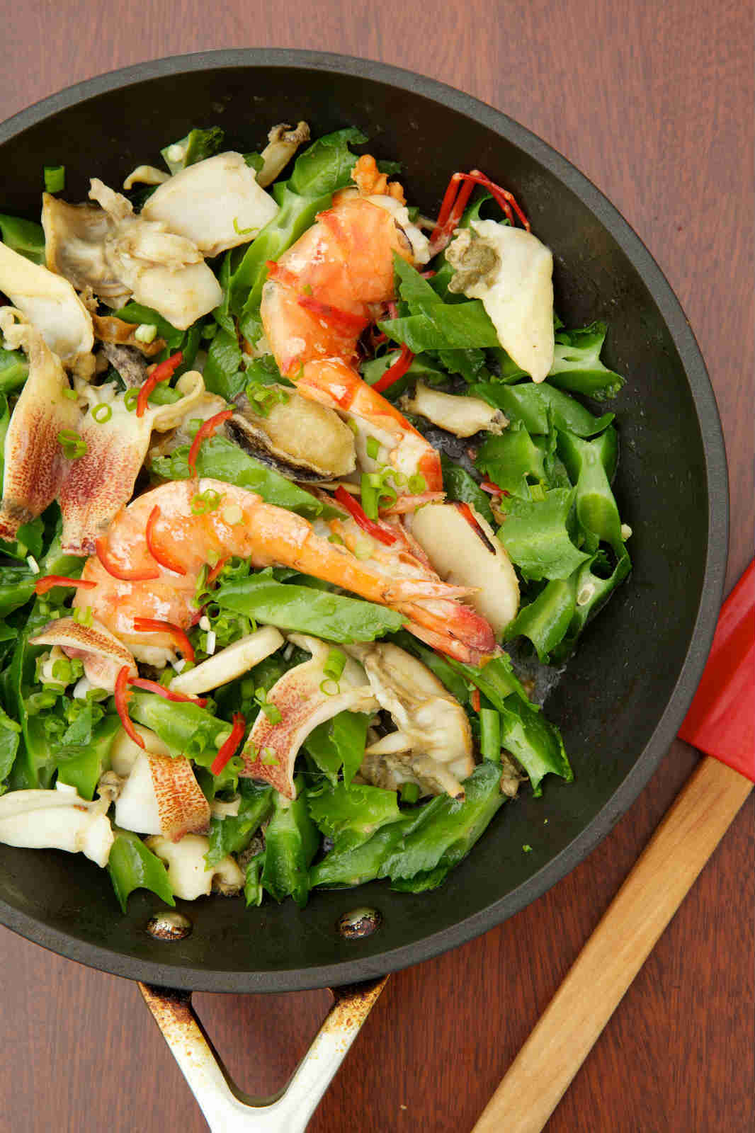 快炒什锦海鲜配四角豆