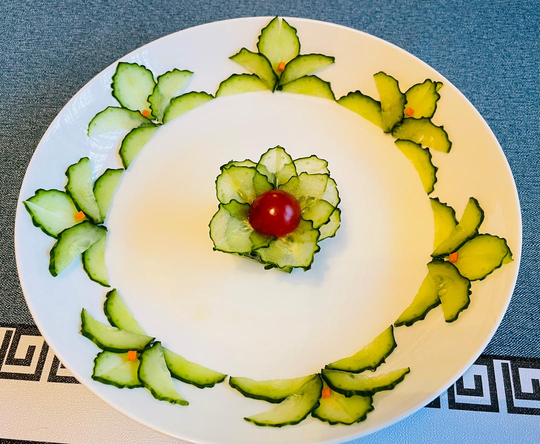 简单美丽的🌺黄瓜花围边盘饰