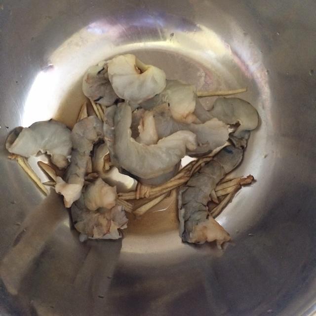 鳗鱼虾炒饭的做法 步骤1