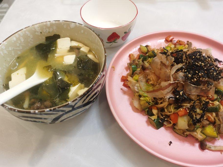 焼きそば（日式酱油炒面）