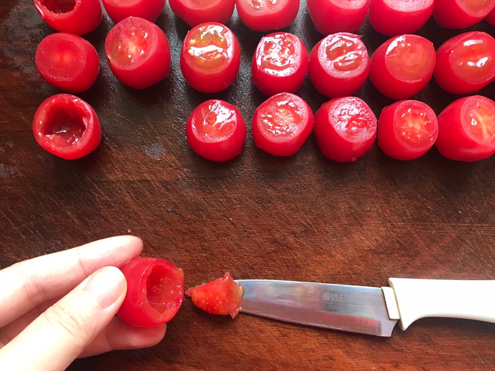 烤番茄鸡蛋盅的做法 步骤3