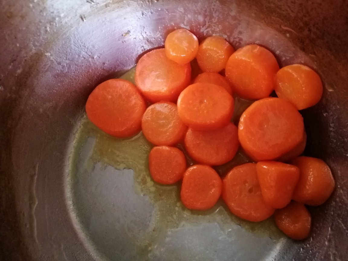 黄油甜煮胡萝卜