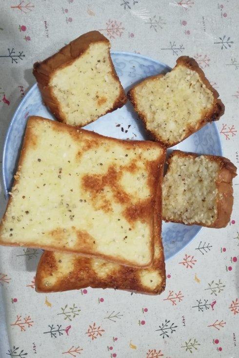 蒜香面包片·简单易学的超好吃早餐料理
