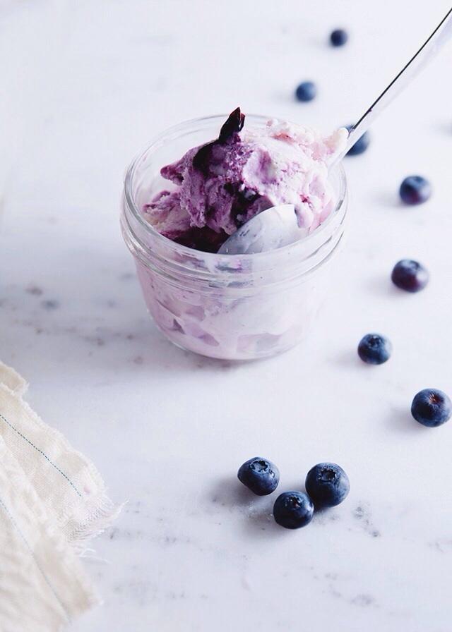 蓝莓酸奶油冰激凌