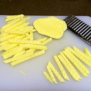 美味薯条抱蛋的做法 步骤2
