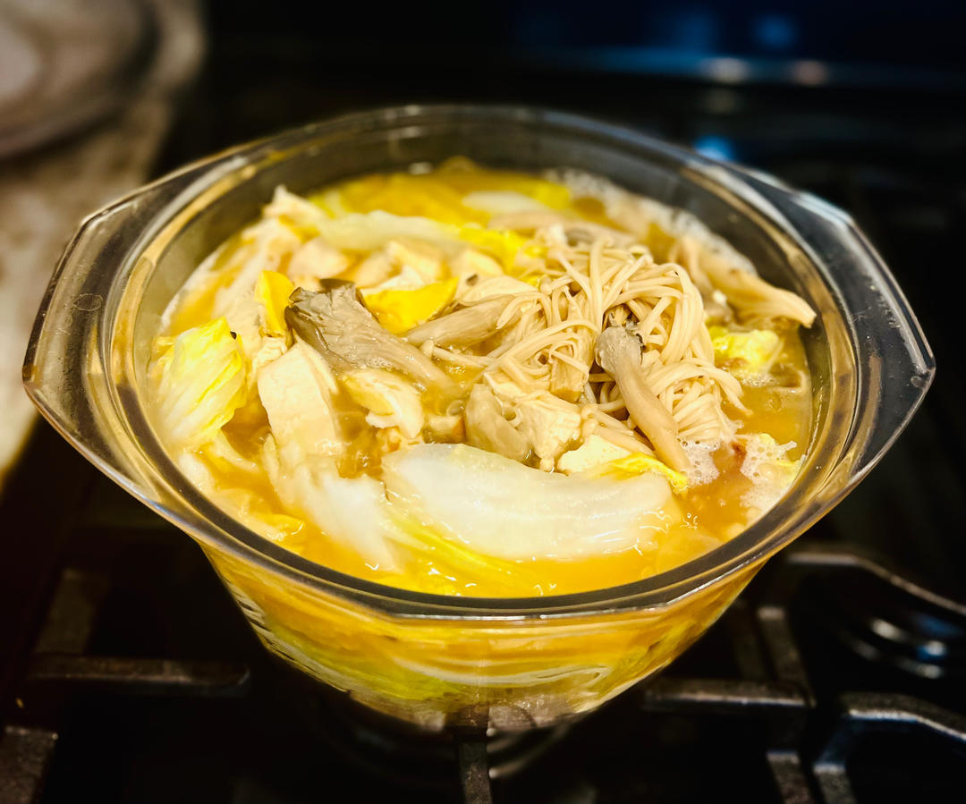 鲜菇豆腐煲
