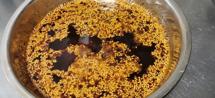 厨师长教你：“香辣红油”的做法，里面有许多小技巧，赶紧收藏吧