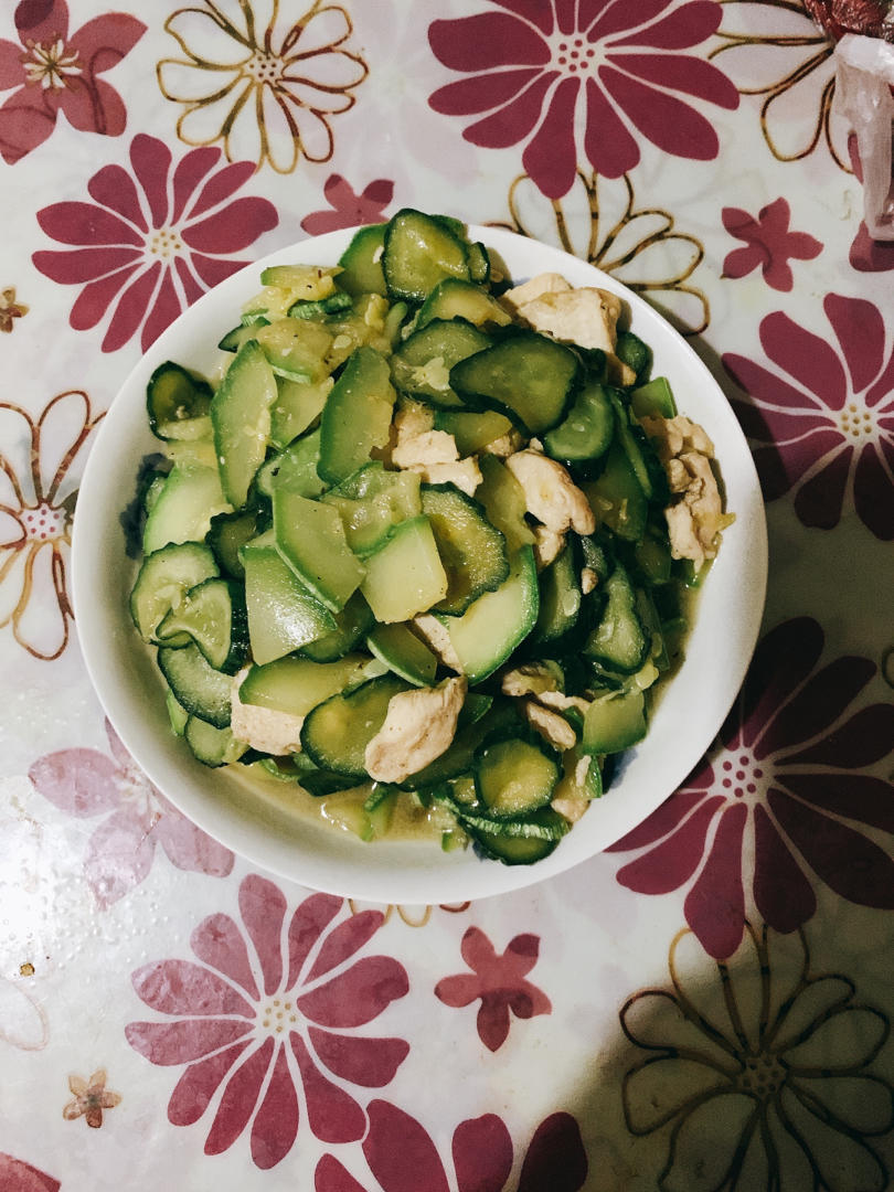 增肌减脂快手菜-西葫芦炒鸡胸肉
