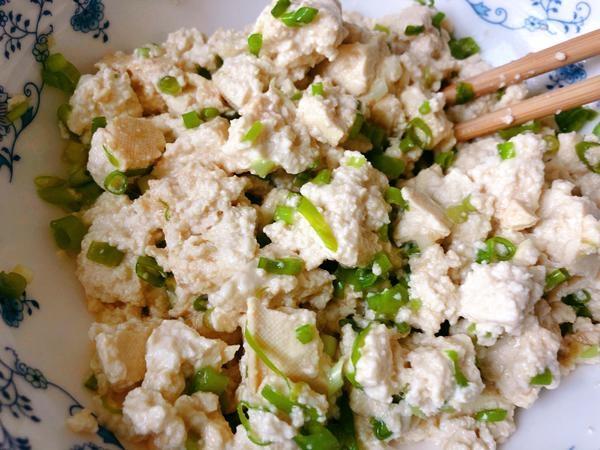 家庭版小葱拌豆腐😋