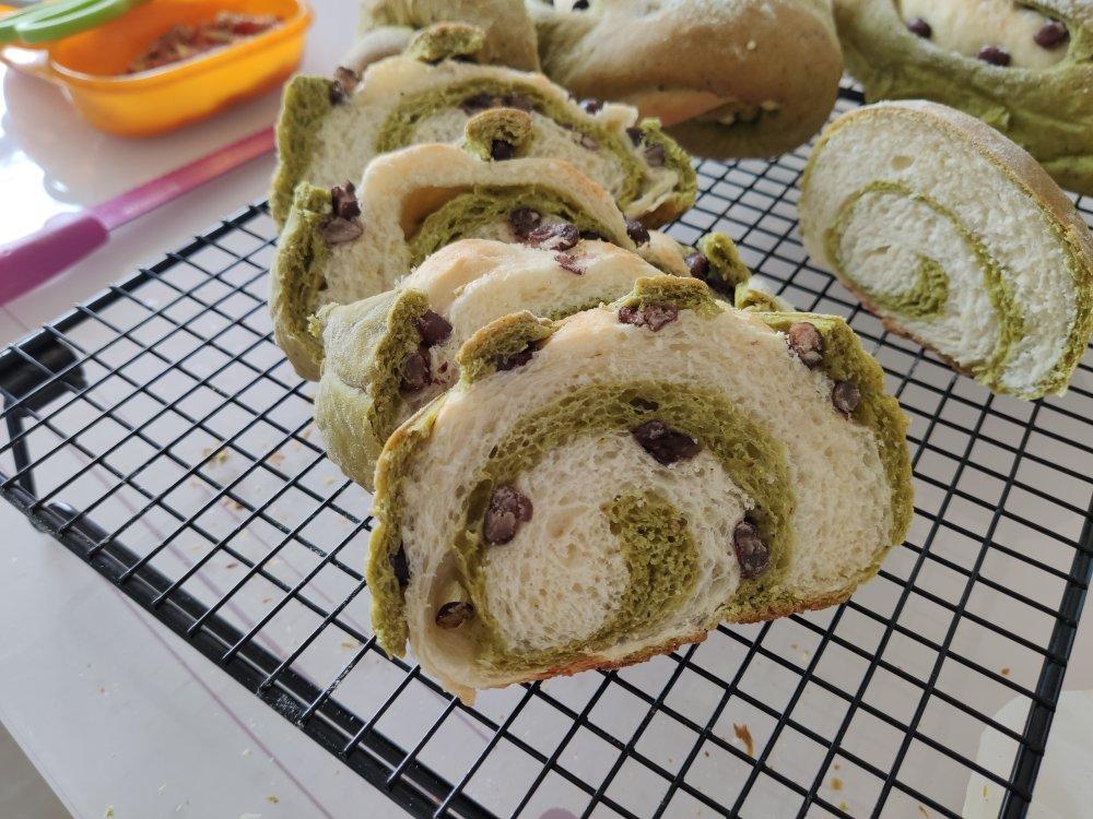 抹茶双色哈斯面包，红豆欧包