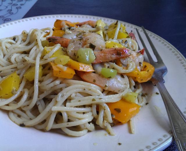 Pesto pasta with shrimp的做法