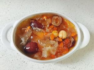冬季甜汤1：桃胶银耳莲子羹的做法 步骤5