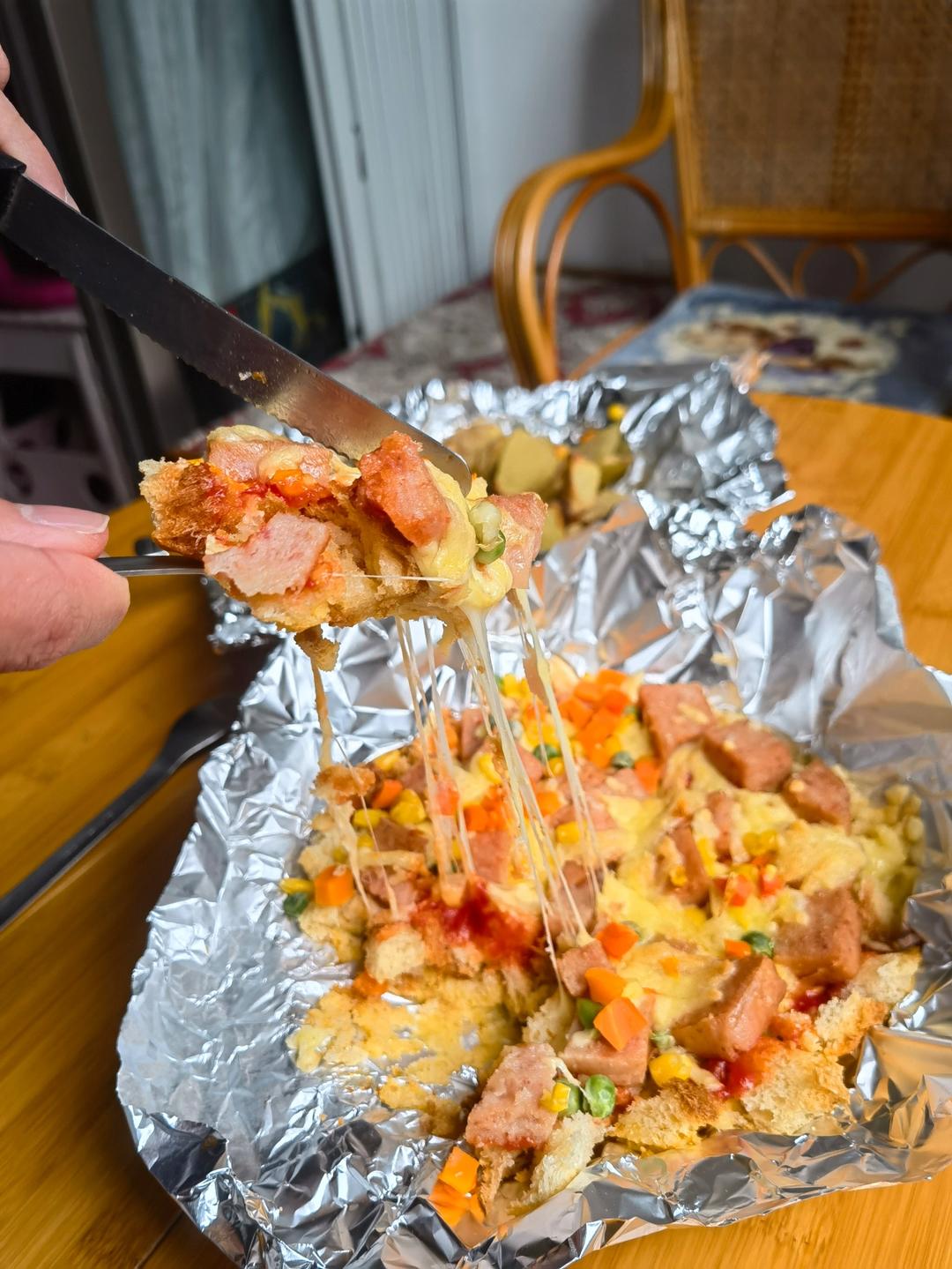 空气炸锅面包碎午餐肉芝士拉丝披萨