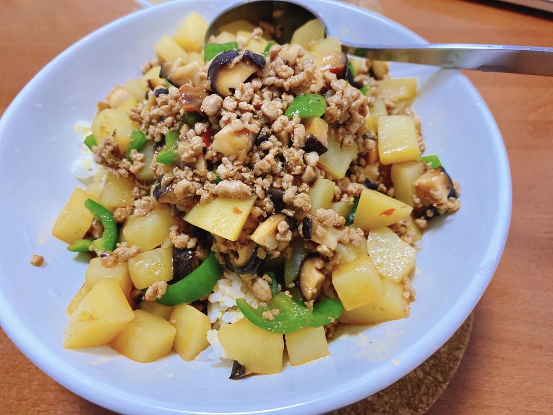香菇土豆肉末饭