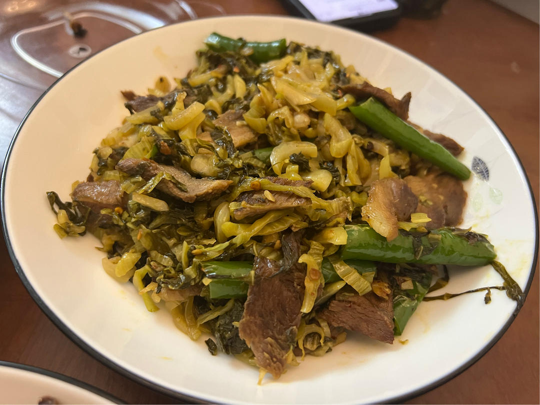 家常下饭菜之酸菜炒肉，加点樟树港辣椒，味道绝了