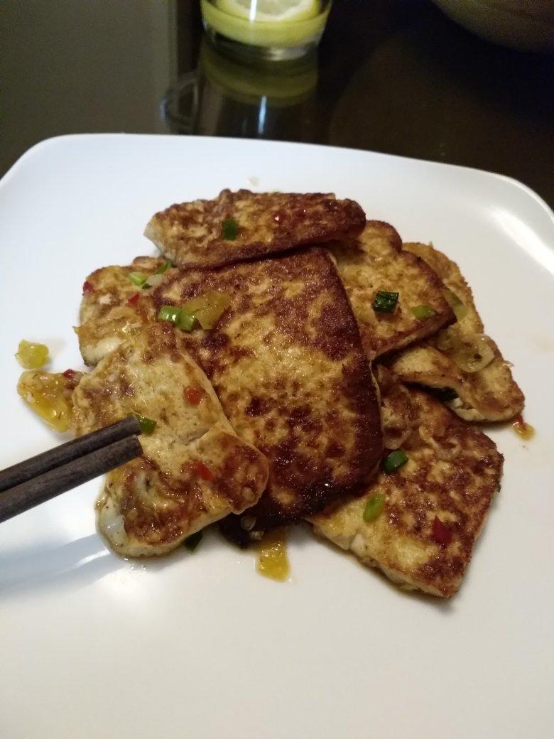 外酥里嫩的煎豆腐