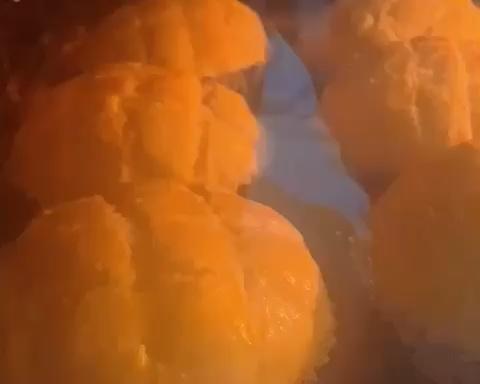 酥到掉渣的酥皮菠萝包（可按口味添加各种馅料豆沙，紫米，菠萝，红蜜豆等）的做法