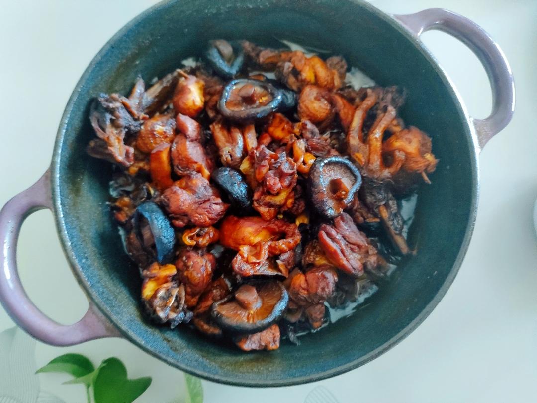 小鸡炖蘑菇(注意一步操作就香气沁人)