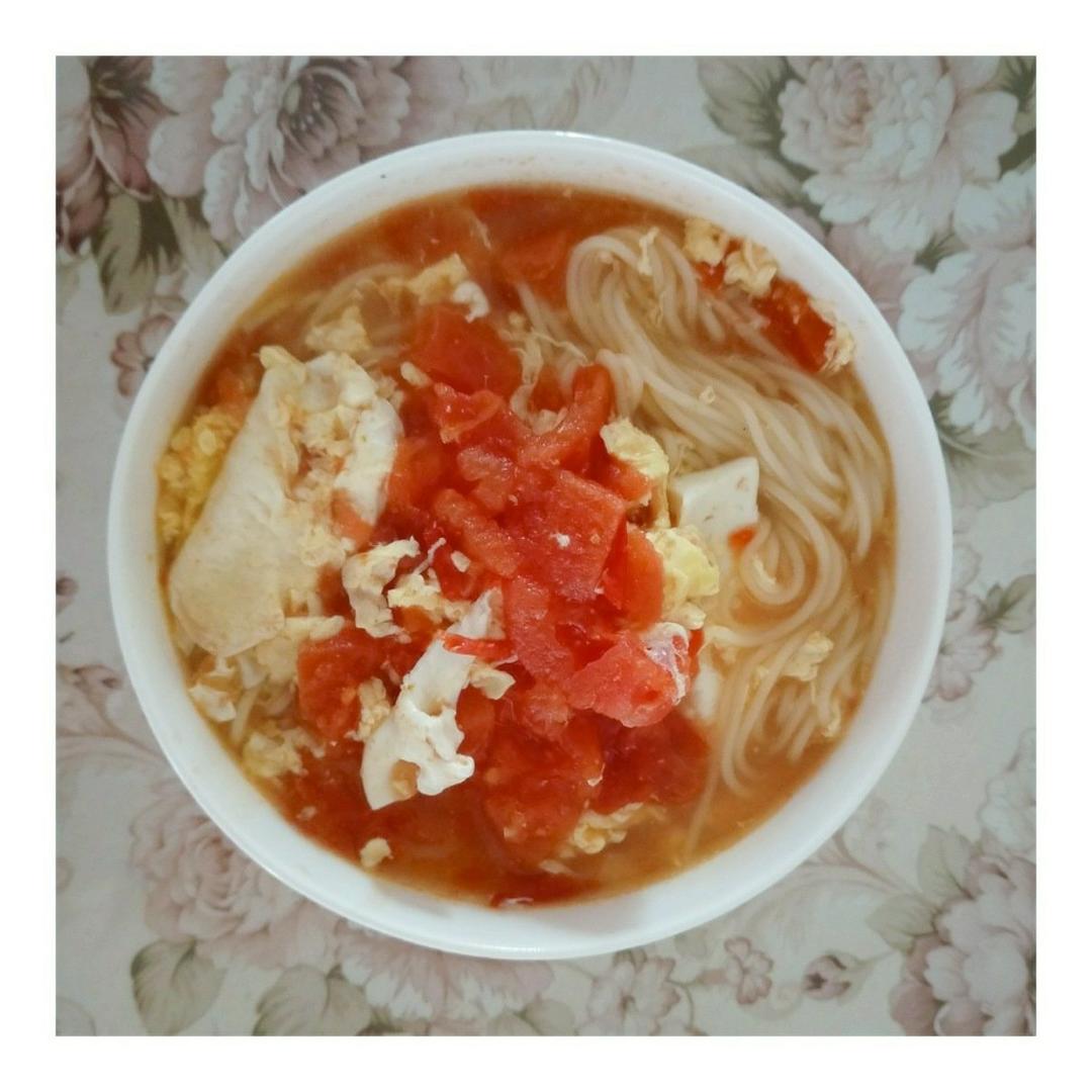 最家常的普通汤面——西红柿鸡蛋龙须面