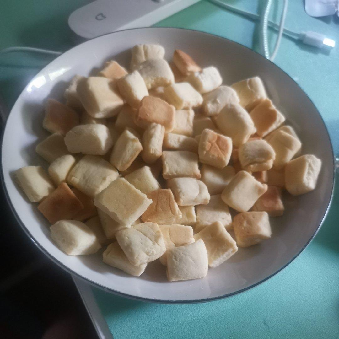牛奶方块小饼干