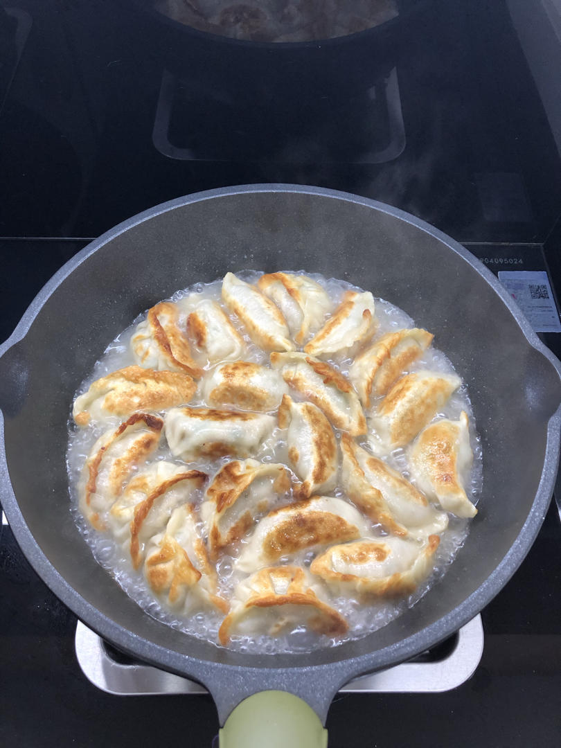 平底锅煎速冻饺子