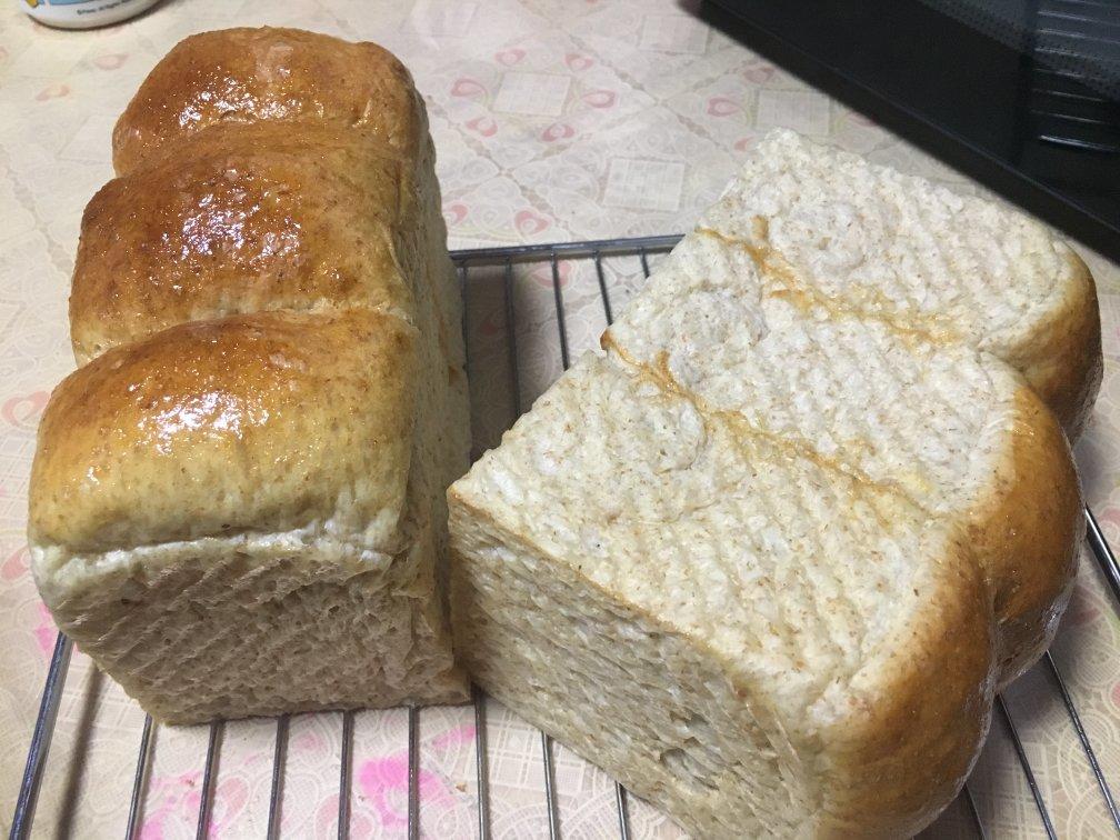 柔软拉丝的100%全麦麦片吐司（一次发酵）