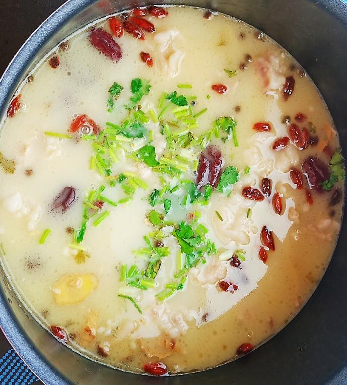 养生猪肚莲子汤的做法