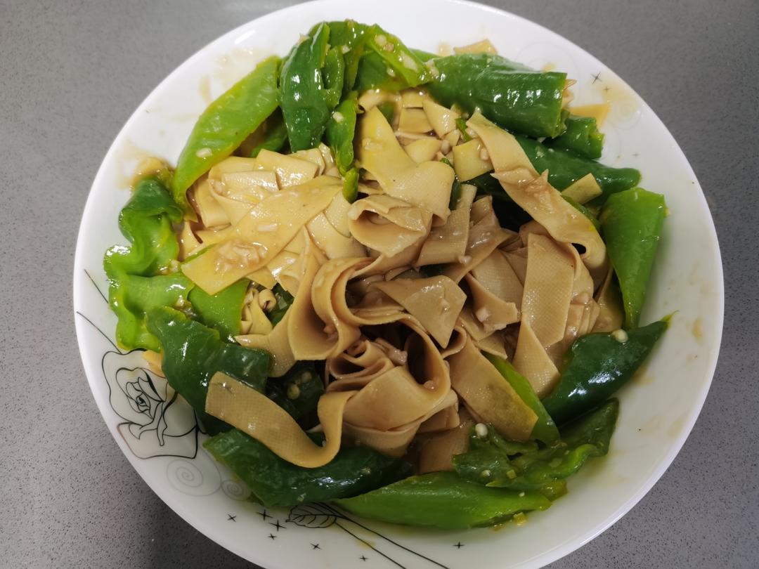 不用厨艺的尖椒干豆腐