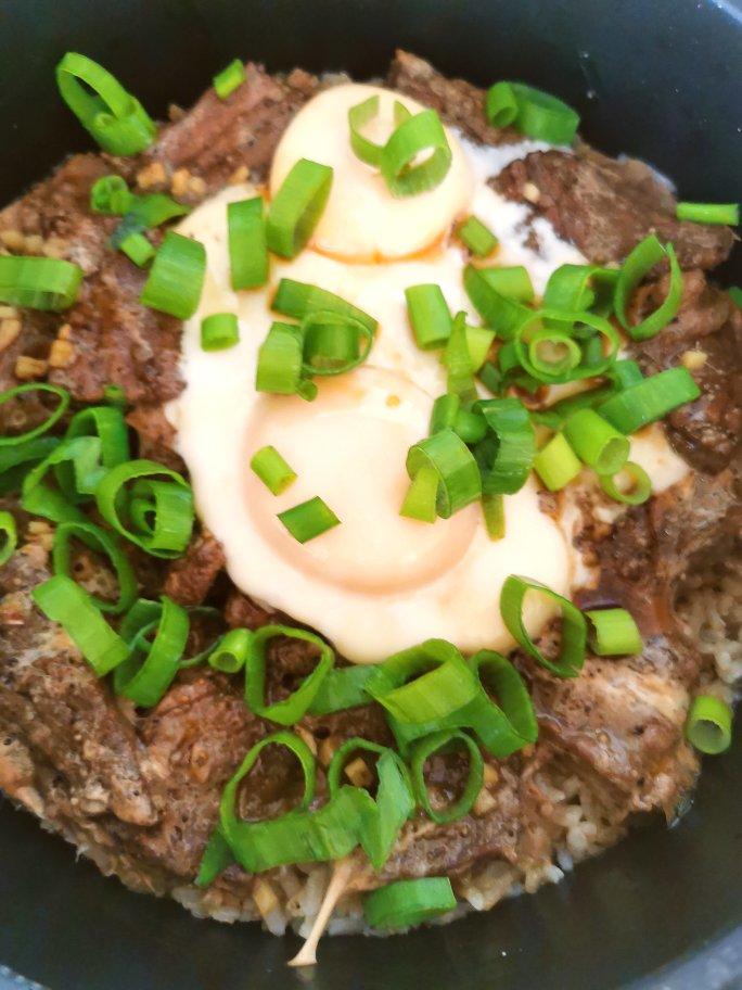 【电饭煲窝蛋牛肉饭】