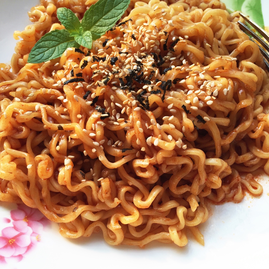 满足食欲的深夜秘密 森系浓香泡面