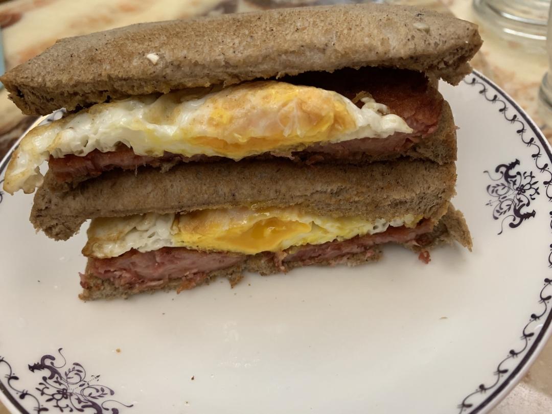 火腿芝士蛋三文治