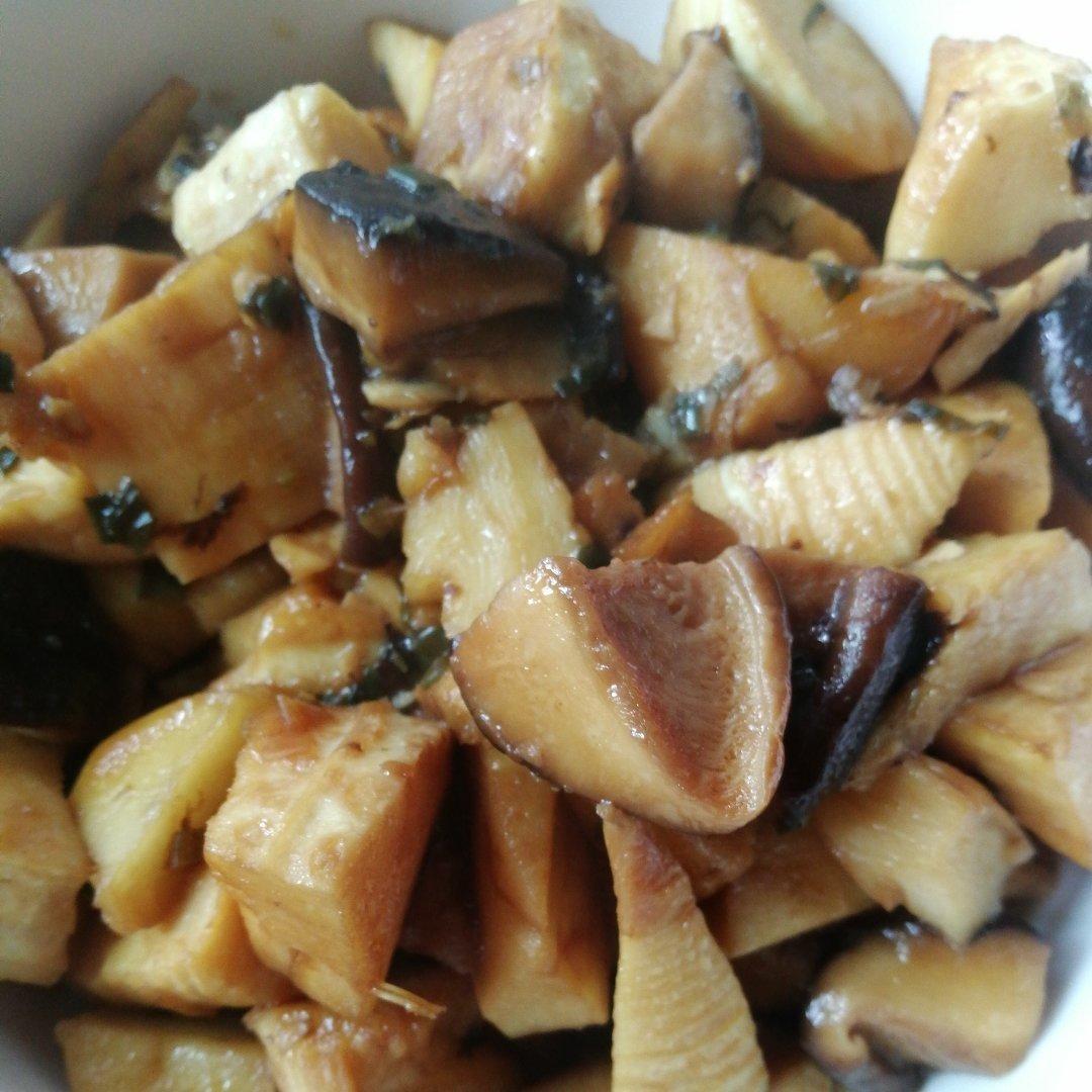 水秀清灵做的香菇焖春笋