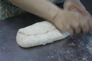 燕麦全麦面包，外面脆脆的里面绵软的，热量还很低的做法 步骤13