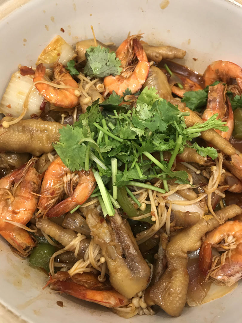 超简单的明虾鸡爪煲