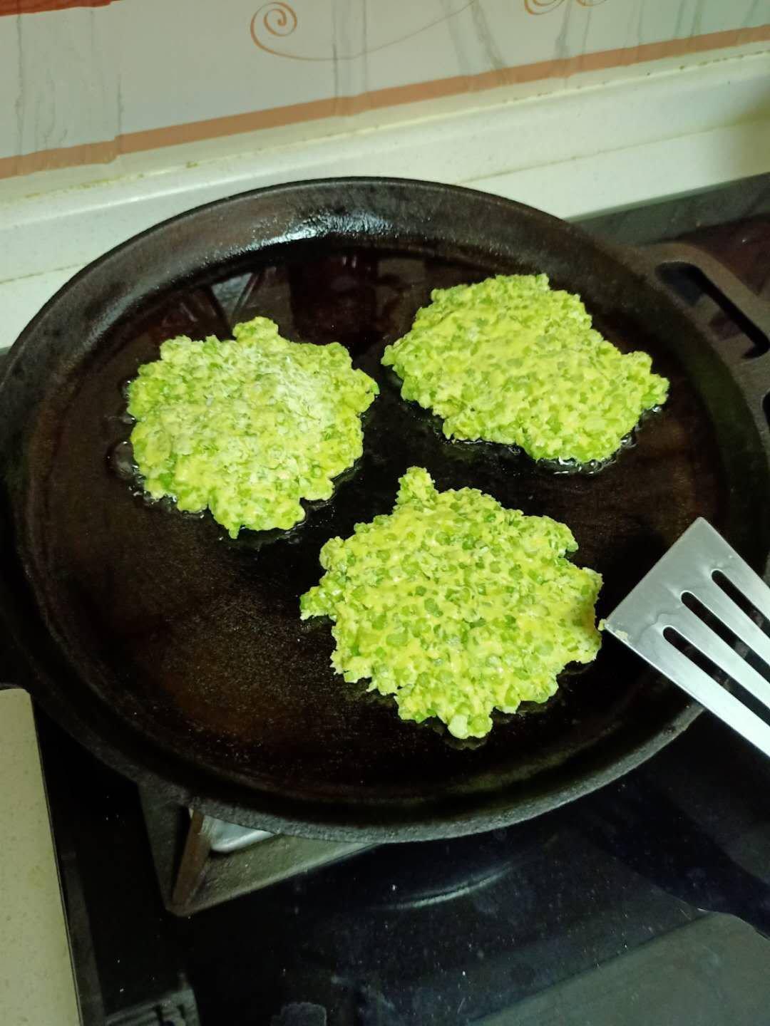 芹菜叶蛋饼
