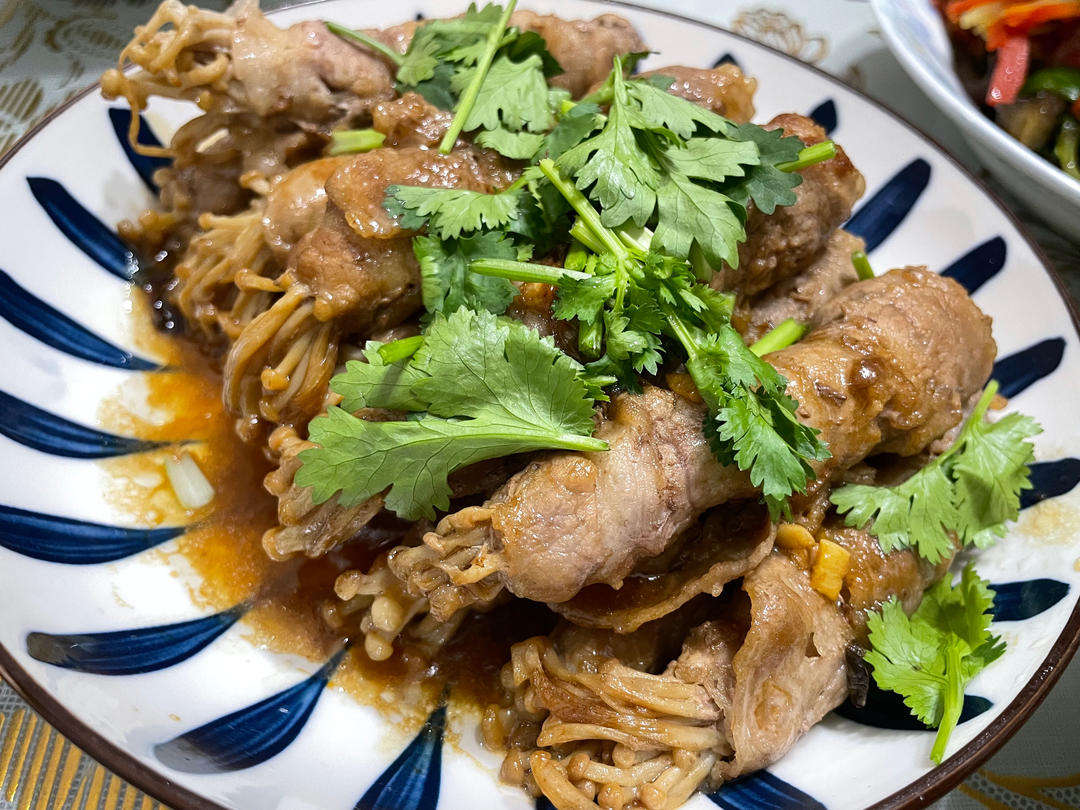 好吃到舔盘的肥牛金针菇卷