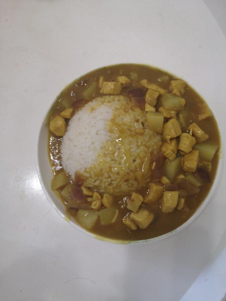咖喱鸡肉饭(从不修图，喜欢真实的请关注我)