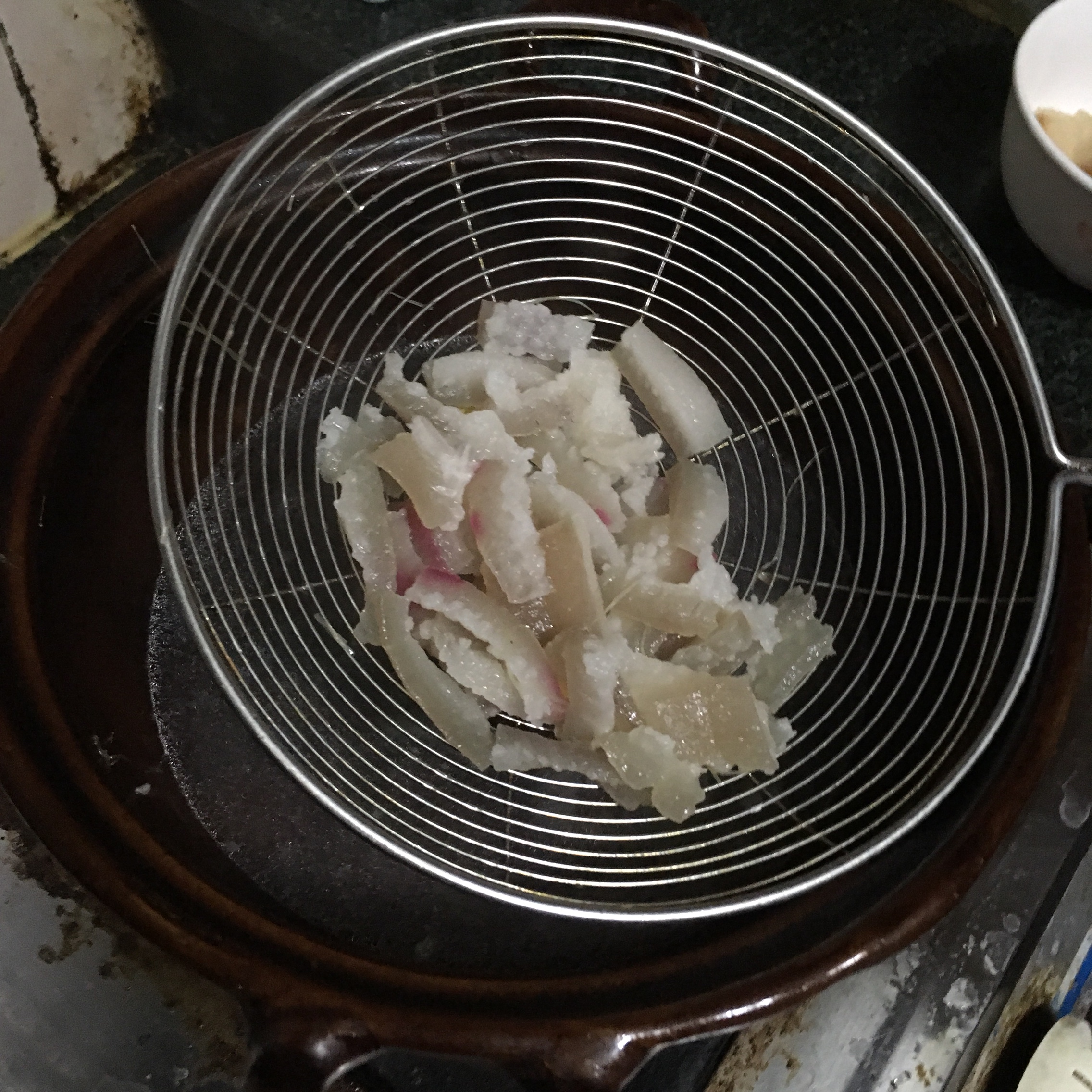 玉米猪肉饺的做法 步骤2
