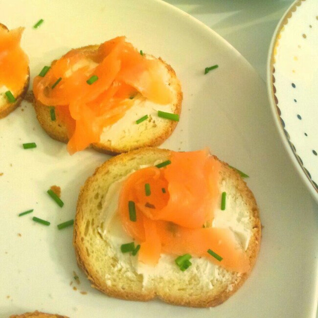 烟熏三文鱼和鸡蛋沙拉