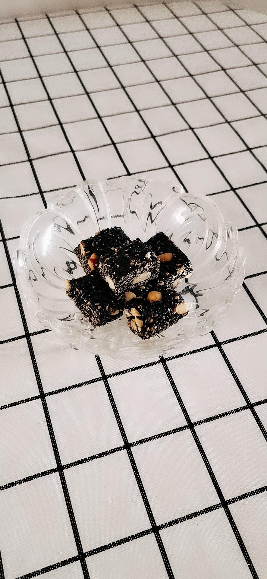 无敌好吃的芝麻花生糖